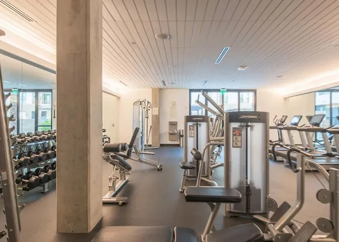 Appartement Spotless 1bd - Pool, Gym, Parking, W-d - Sleeps 4 *